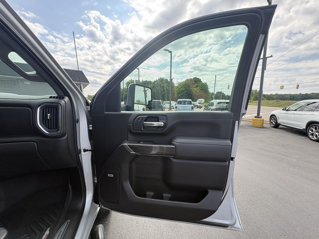 Chevrolet Silverado 2500HD 4WD Crew Cab 159" LTZ 2023