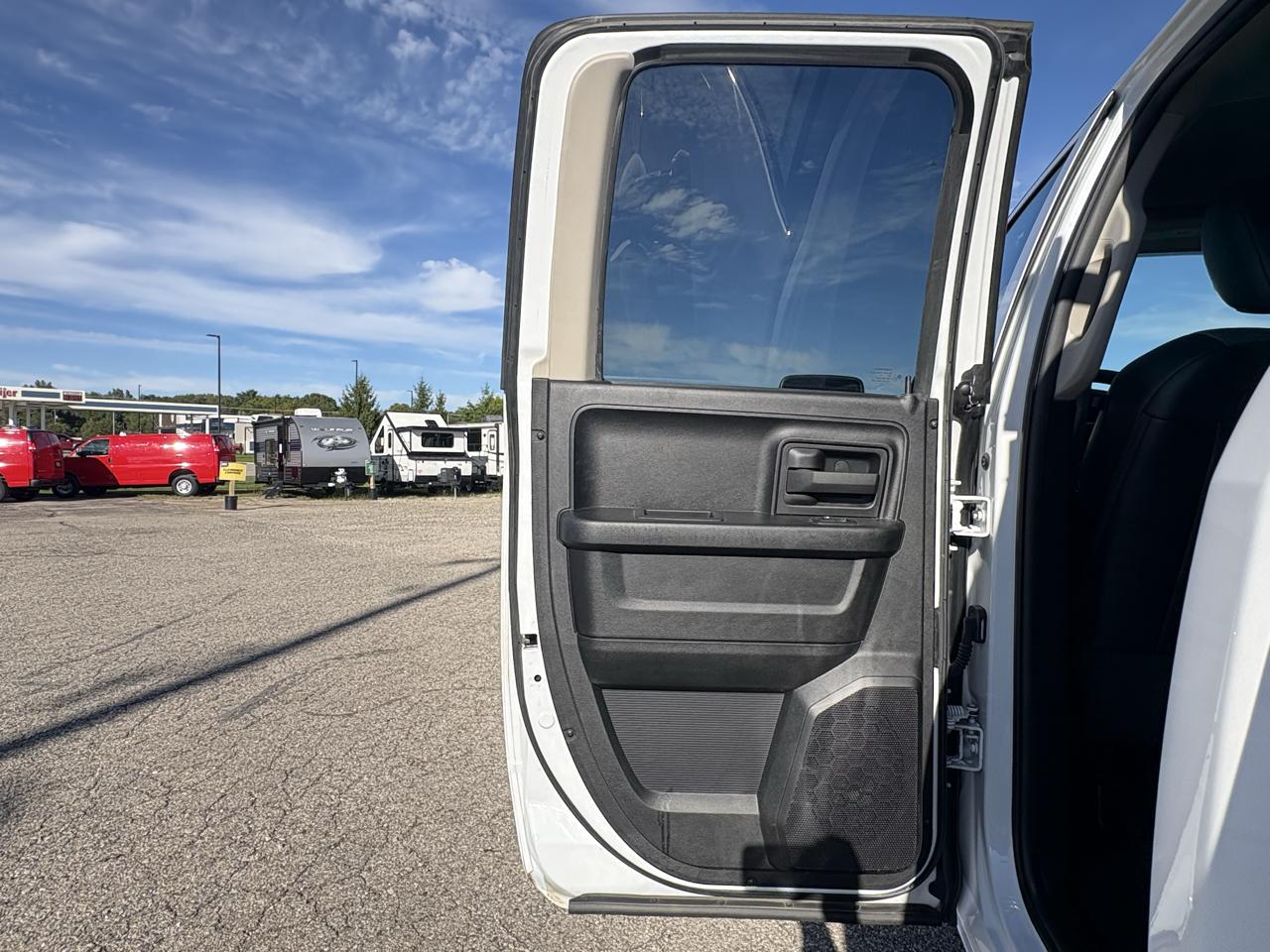 RAM 1500 Classic Tradesman 4x4 Quad Cab 6'4" Box 2021
