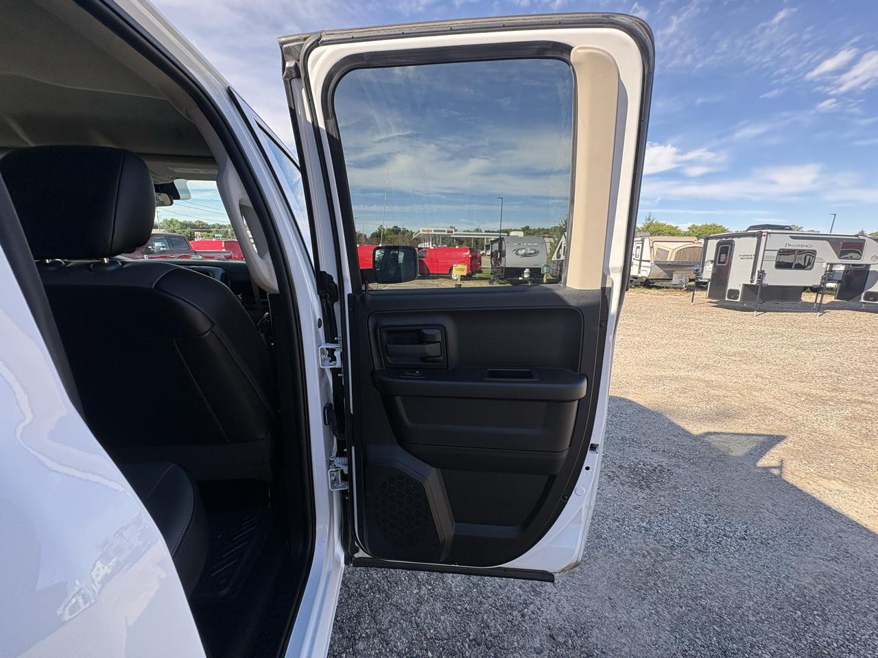 RAM 1500 Classic Tradesman 4x4 Quad Cab 6'4" Box 2021