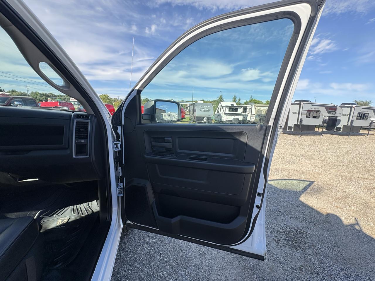 RAM 1500 Classic Tradesman 4x4 Quad Cab 6'4" Box 2021