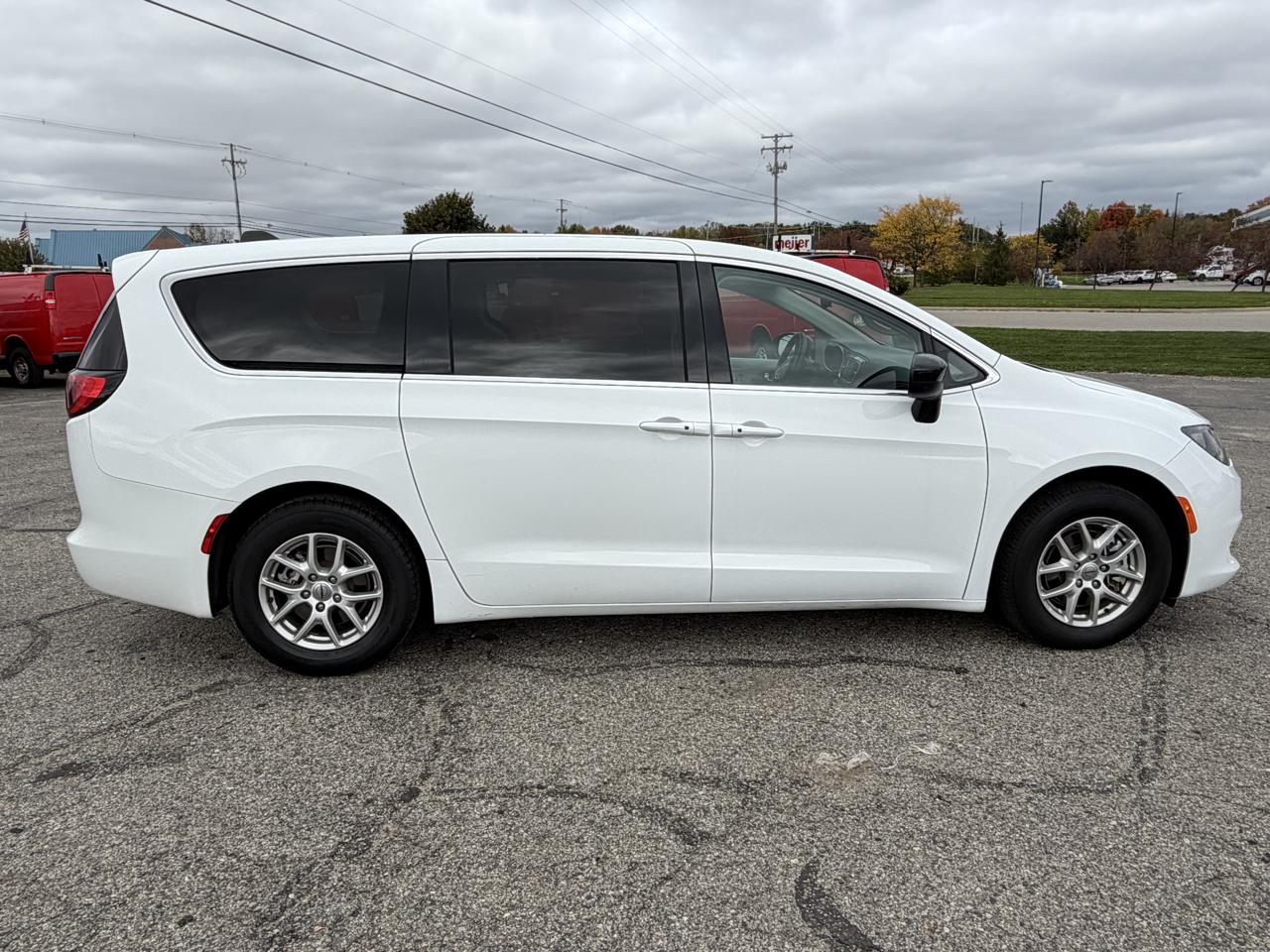 Chrysler Voyager LX FWD 2024