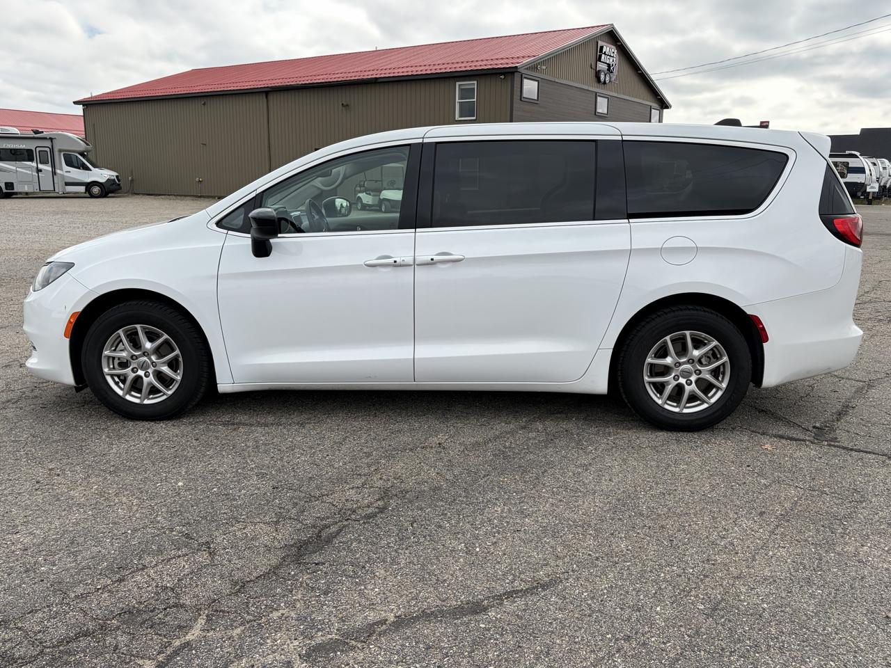 Chrysler Voyager LX FWD 2024
