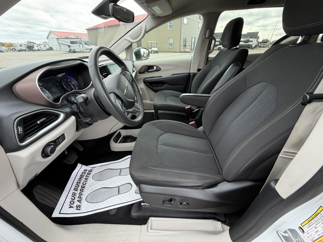 Chrysler Voyager LX FWD 2024