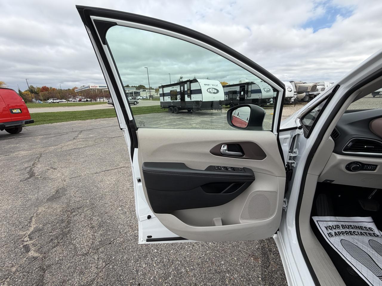 Chrysler Voyager LX FWD 2024