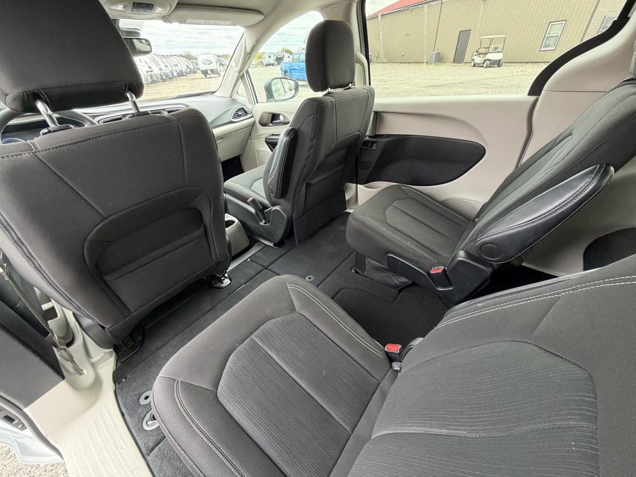 Chrysler Voyager LX FWD 2024