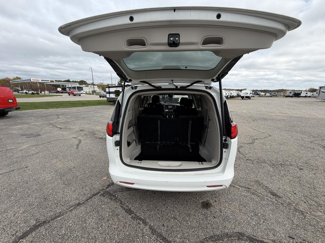Chrysler Voyager LX FWD 2024