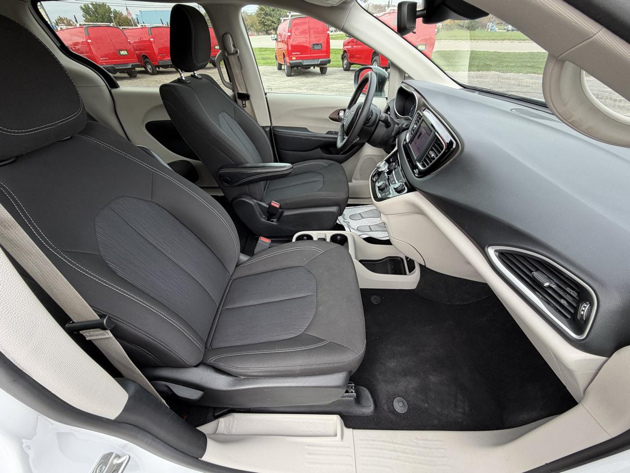 Chrysler Voyager LX FWD 2024