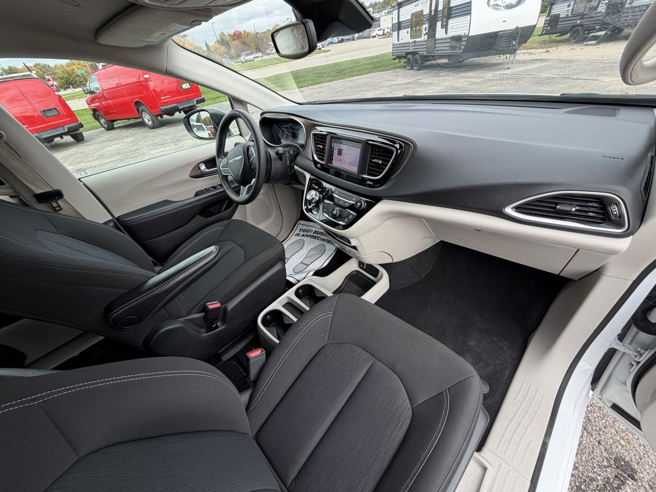Chrysler Voyager LX FWD 2024