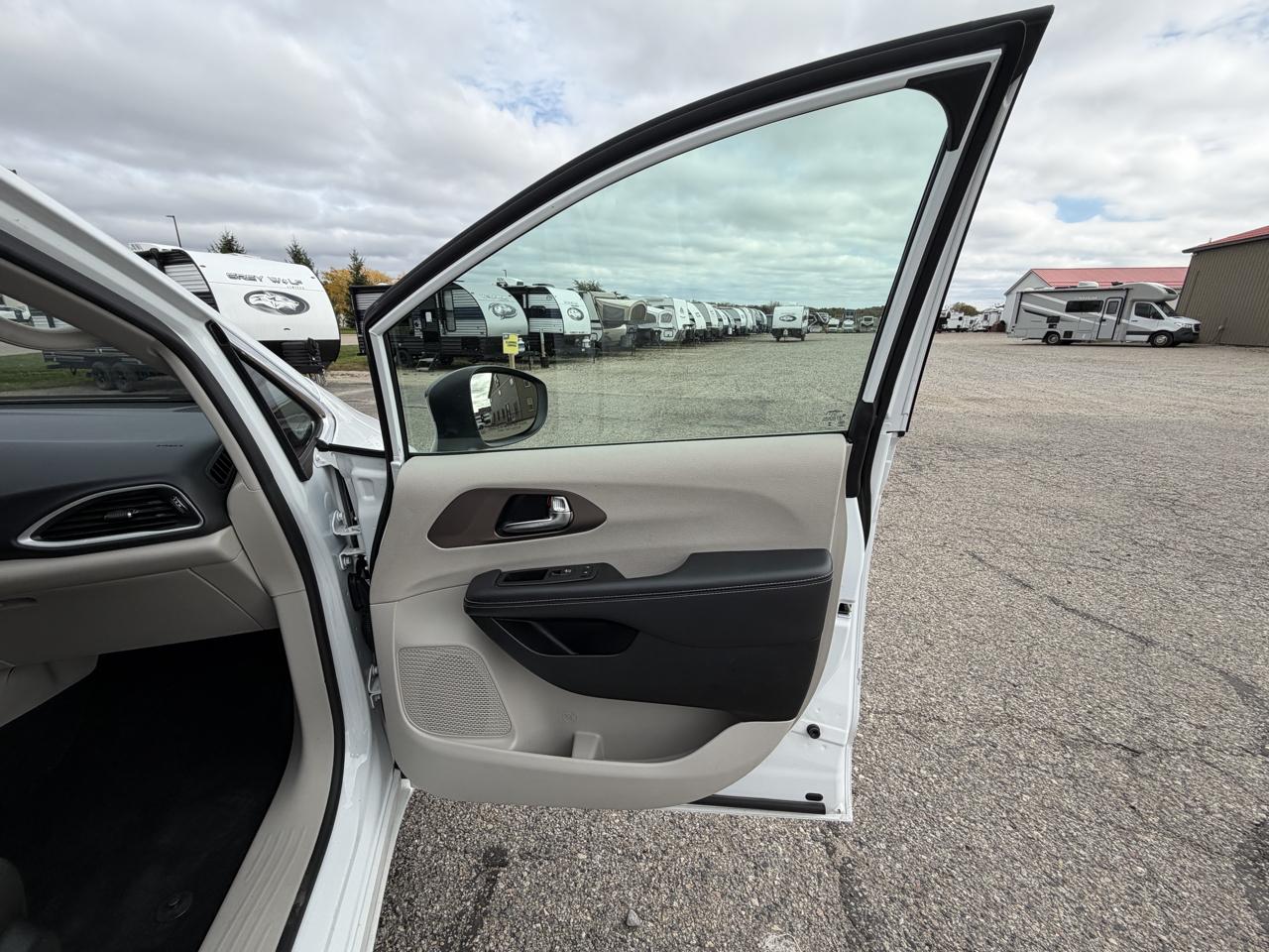 Chrysler Voyager LX FWD 2024