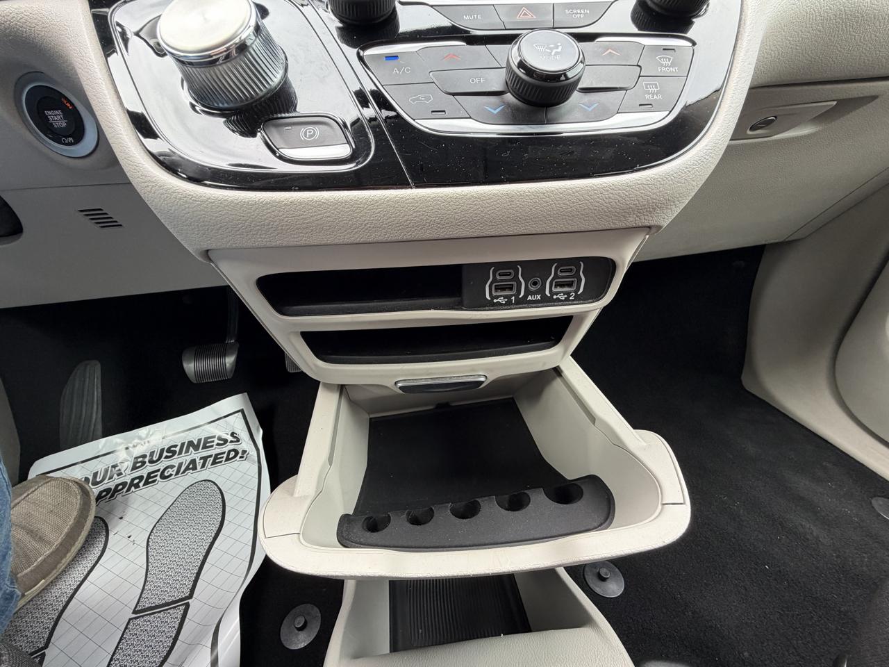 Chrysler Voyager LX FWD 2024