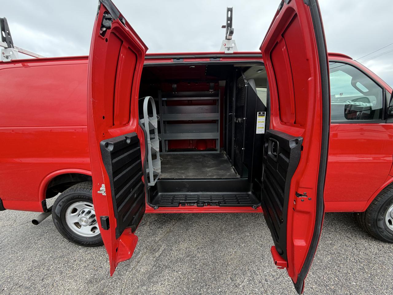 Chevrolet Express Cargo Van RWD 2500 135" 2021