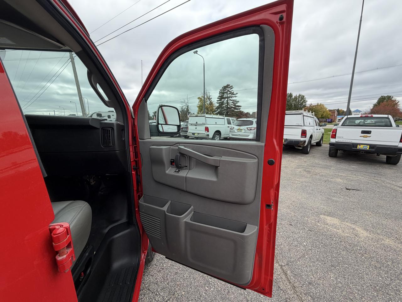 Chevrolet Express Cargo Van RWD 2500 135" 2021