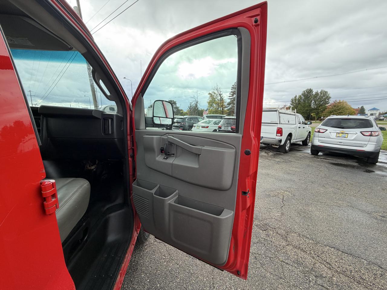 Chevrolet Express Cargo Van RWD 2500 135" 2021