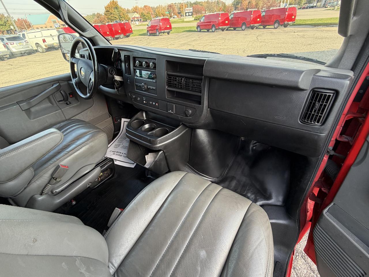 Chevrolet Express Cargo Van RWD 2500 135" 2021