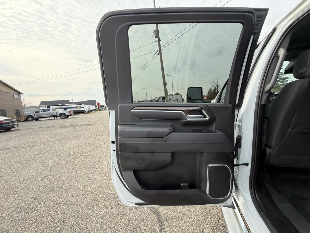 Chevrolet Silverado 2500HD 4WD Crew Cab 172" LT 2025