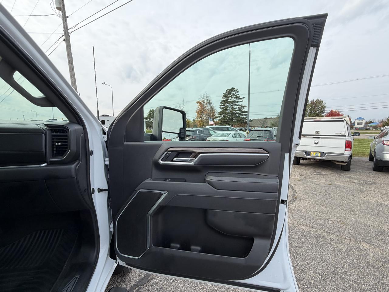Chevrolet Silverado 2500HD 4WD Crew Cab 172" LT 2025
