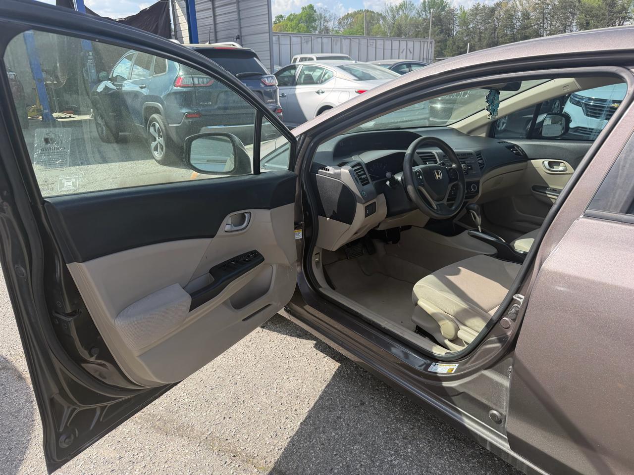 Honda Civic LX Sedan 5-Speed AT 2012