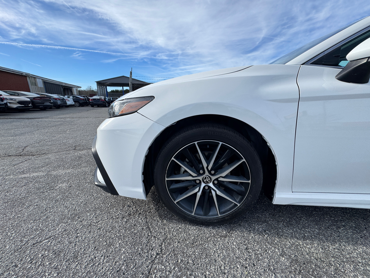 2023 Toyota Camry SE's photo