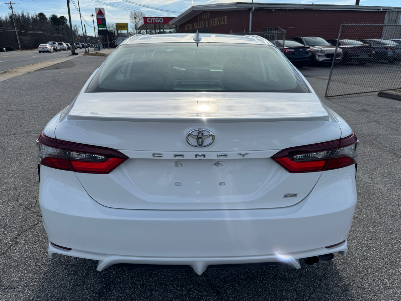 Toyota Camry SE 2023