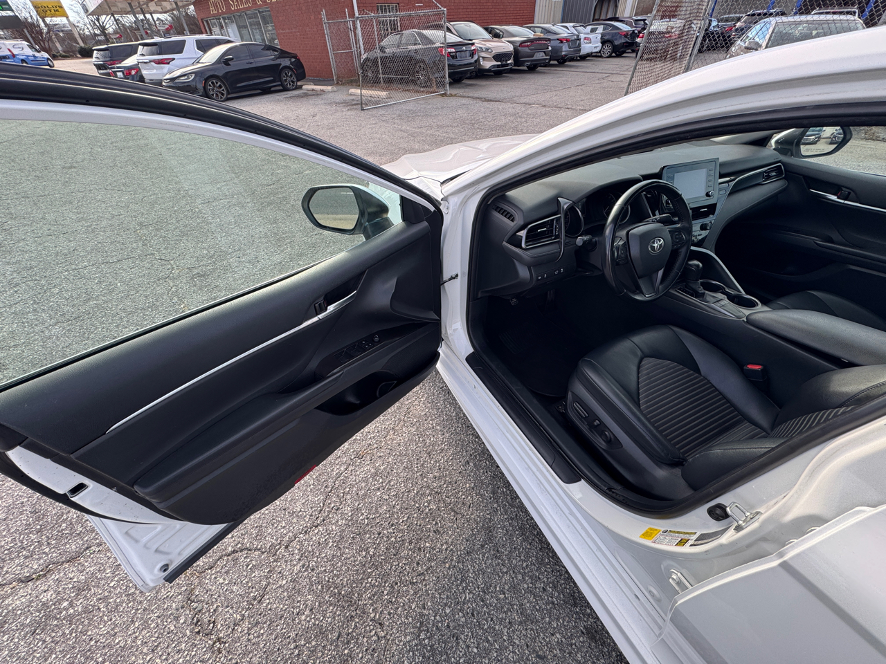 Toyota Camry SE 2023