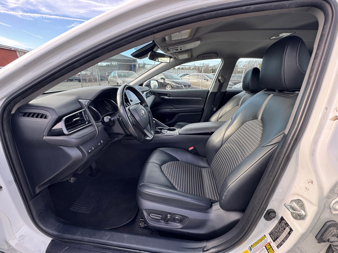 Toyota Camry SE 2023