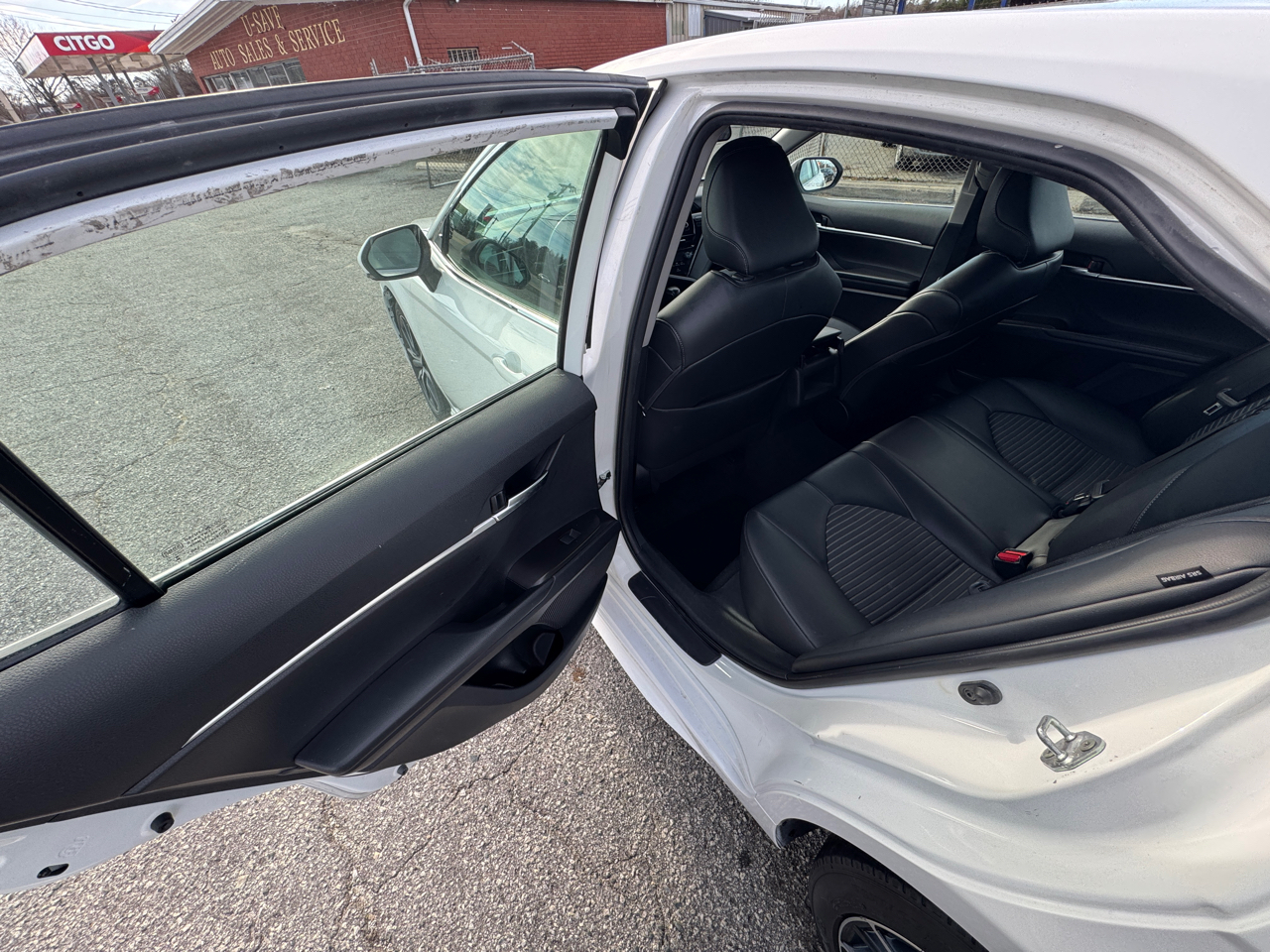 Toyota Camry SE 2023