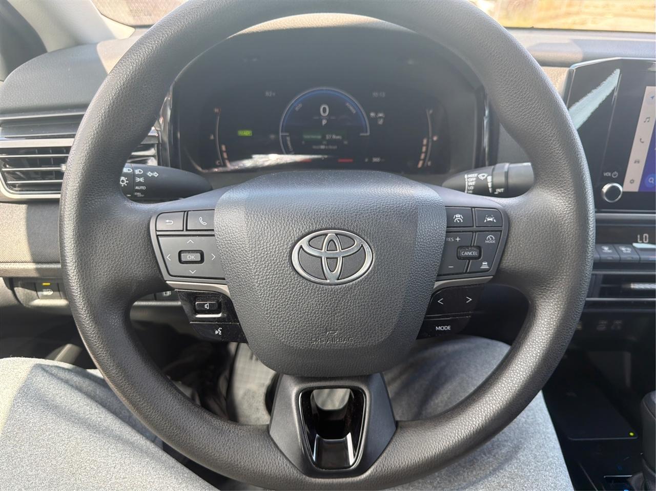 Toyota Camry Hybrid LE 2025