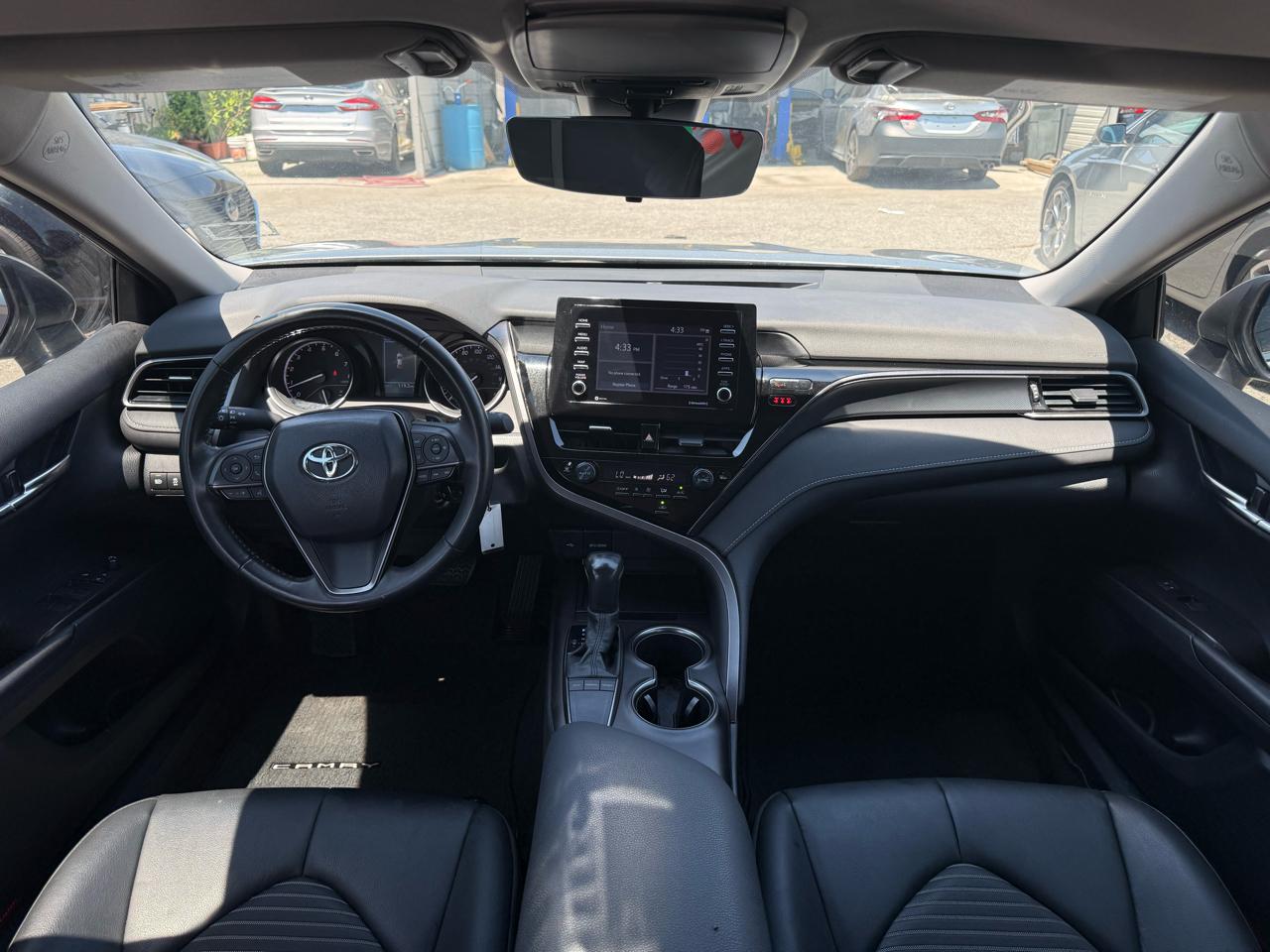 Toyota Camry SE 2024