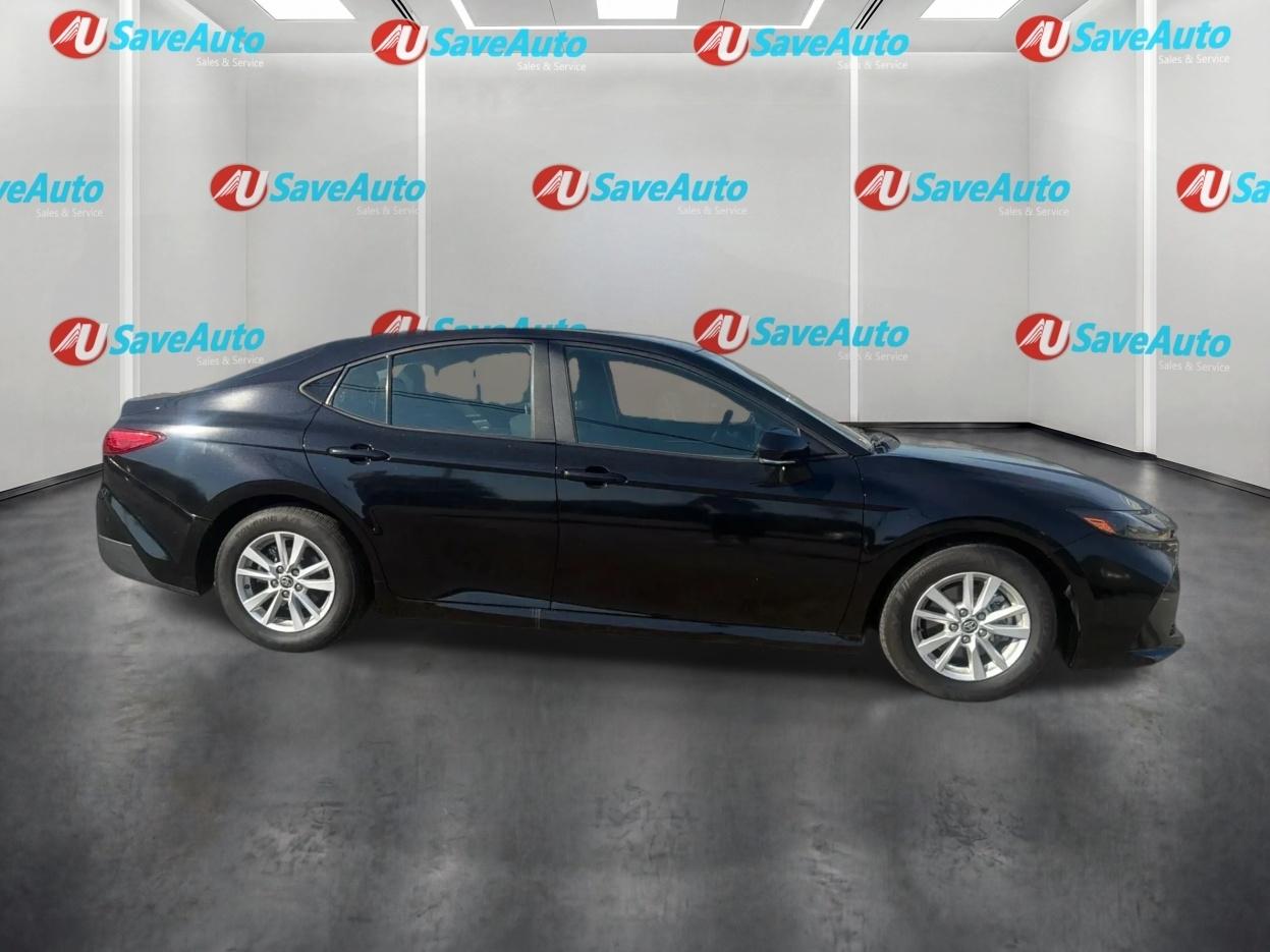 Toyota Camry Hybrid LE 2025