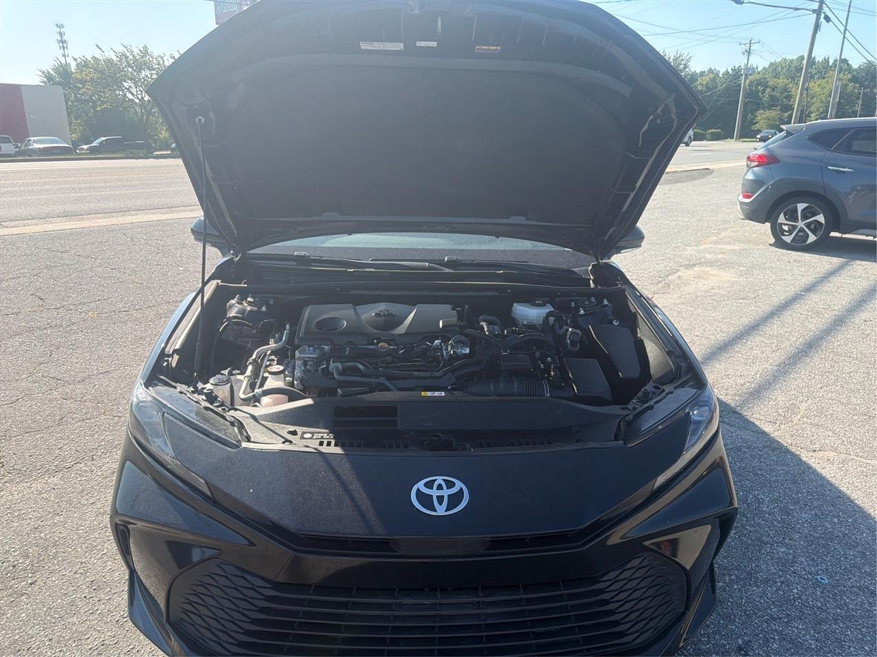 Toyota Camry Hybrid LE 2025