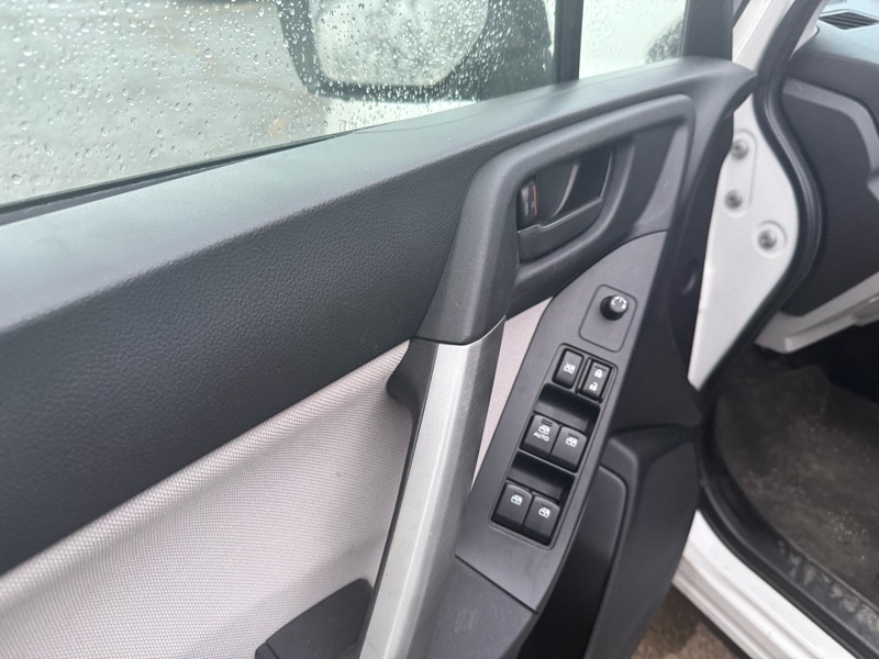 Subaru Forester 2.5 X Premium Package 2012