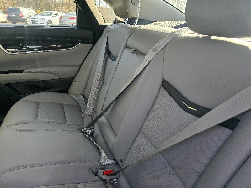 Cadillac XTS 4dr Sdn Premium FWD 2013