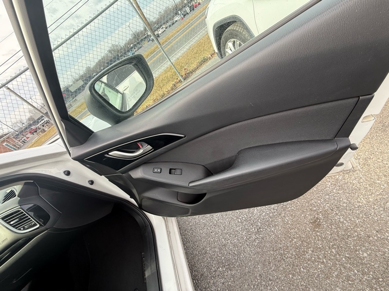 Mazda MAZDA3 i Sport AT 5-Door 2014