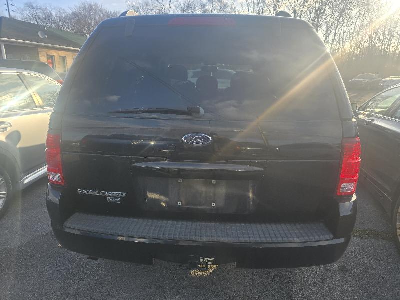 Ford Explorer XLT 4.0L 2WD 2004