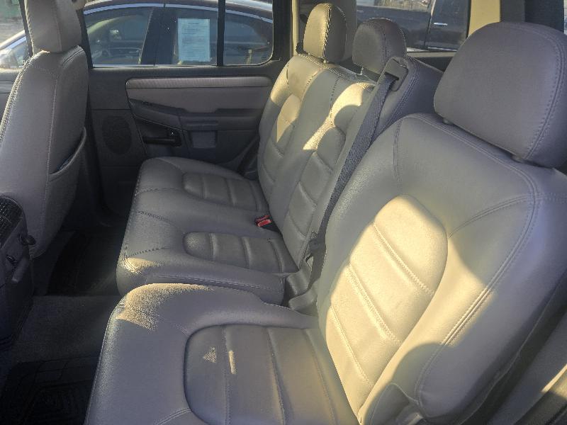 Ford Explorer XLT 4.0L 2WD 2004
