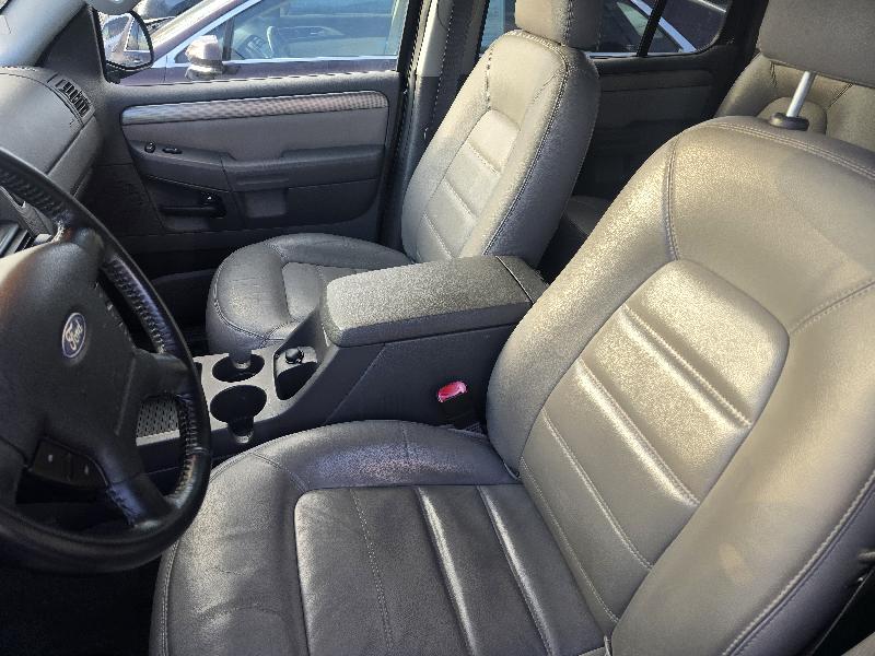 Ford Explorer XLT 4.0L 2WD 2004