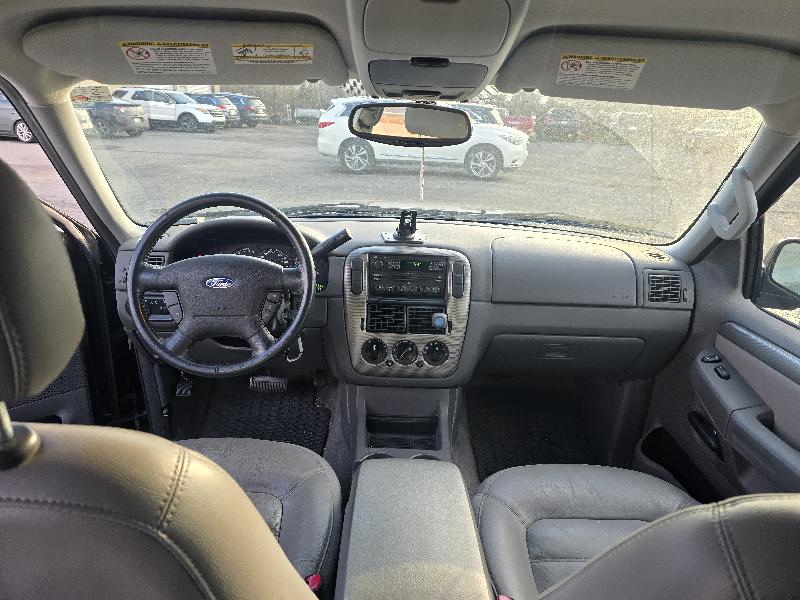 Ford Explorer XLT 4.0L 2WD 2004