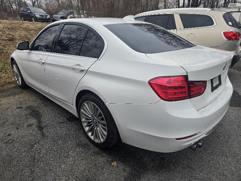 BMW 3-Series 328i Sedan 2012