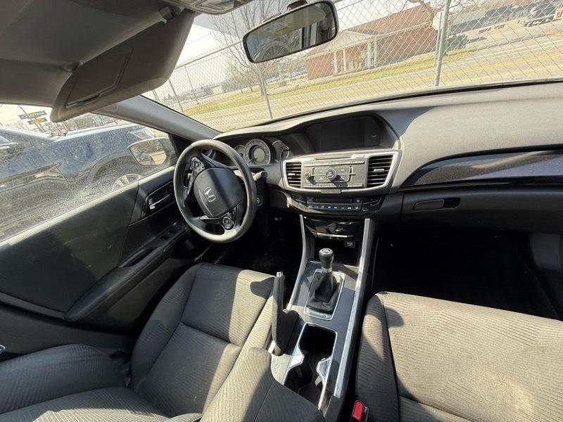 Honda Accord LX Sedan 6-Spd MT 2017