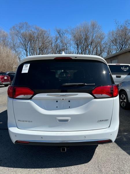 Chrysler Pacifica Limited 2017