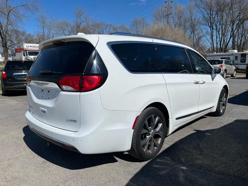Chrysler Pacifica Limited 2017