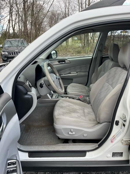 Subaru Forester X Premium 4D SUV 2010