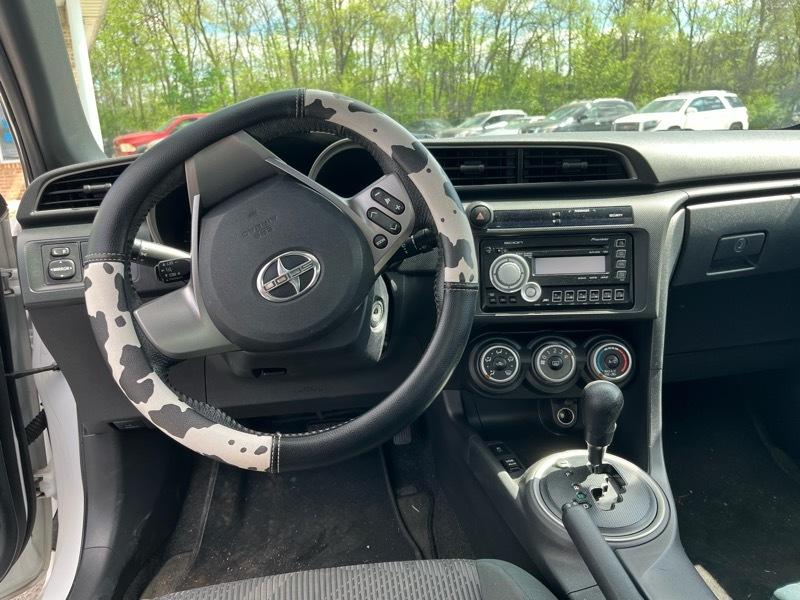 Scion tC Sports Coupe 6-Spd AT 2011