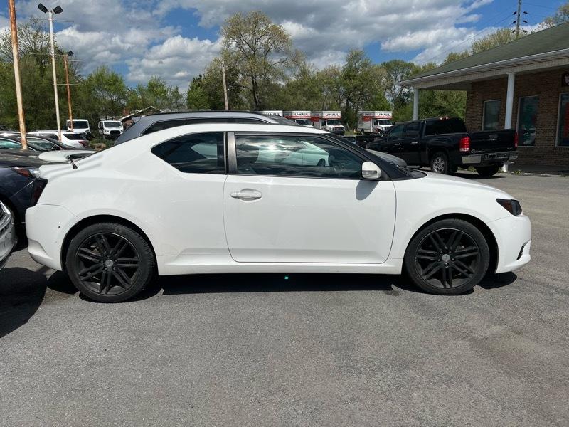 Scion tC Sports Coupe 6-Spd AT 2011