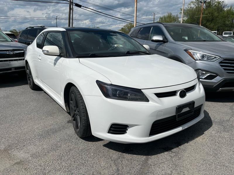 Scion tC Sports Coupe 6-Spd AT 2011