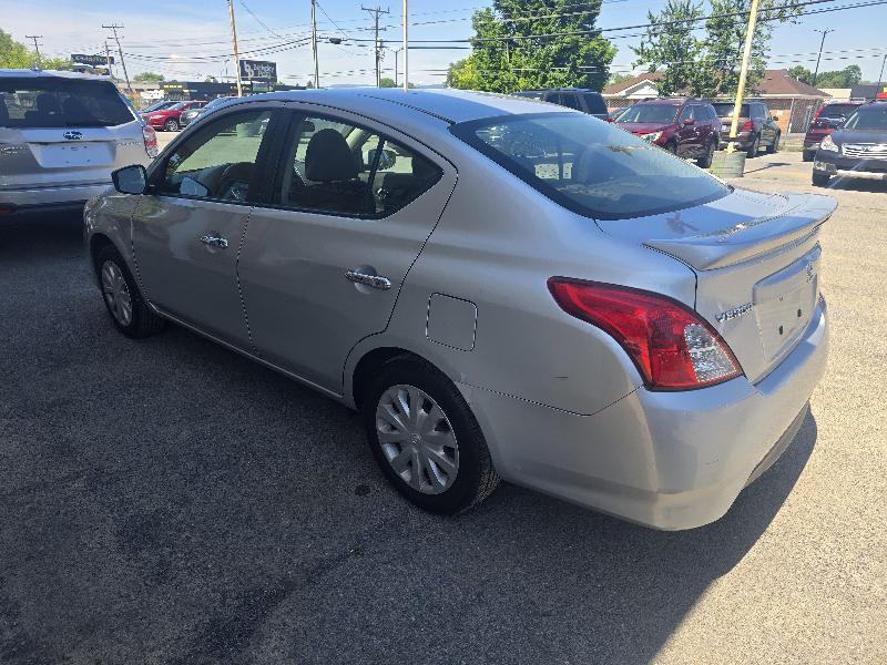 Nissan Versa 1.6 S 5M 2017