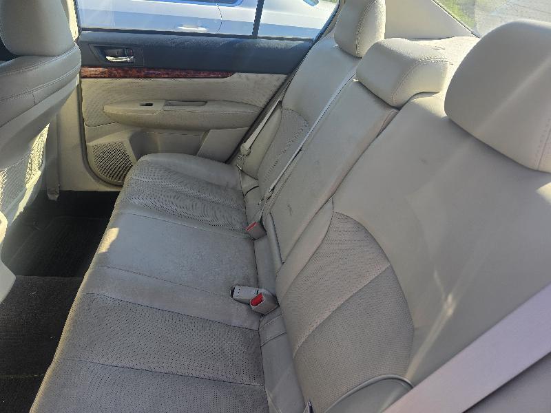 Subaru Legacy 2.5i Limited 2010
