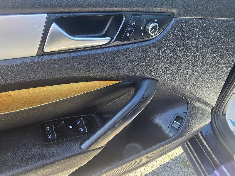 Volkswagen Passat 2.5L SE AT 2013