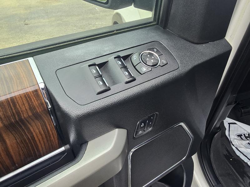 Ford F-150 Lariat SuperCrew 5.5-ft. Bed 4WD 2016
