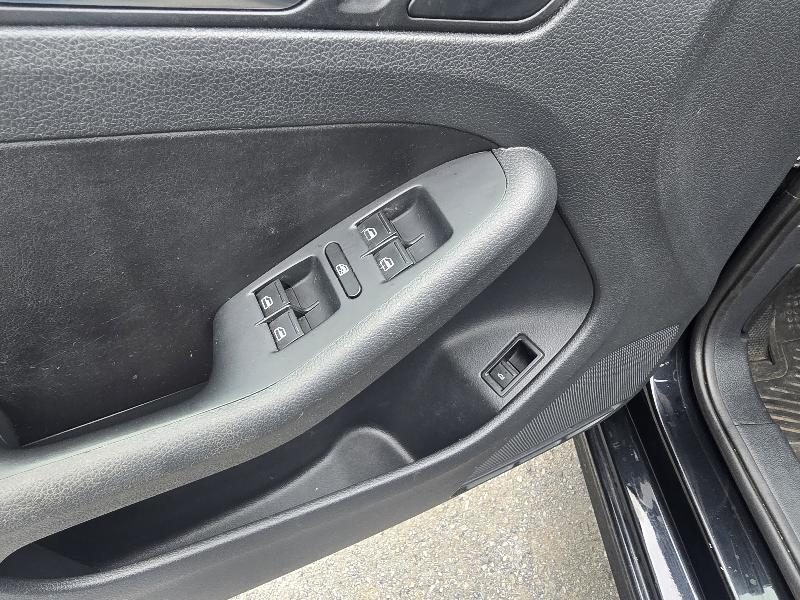Volkswagen Jetta SEL PZEV 2011